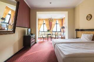 Отель Hotel Fryderyk Душники-Здруй Двухместный номер с 1 кроватью или 2 отдельными кроватями-1